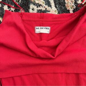 Free people we the free off the shoulder long sleeve red top size small♥️♥️